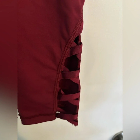 Medium Knockout by Victoria’s Secret capri legging with cross-cross detail. - Picture 2 of 4